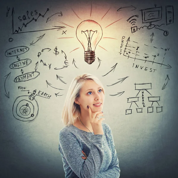 Young Woman Smiling Imagine Business Ideas Lightbulb Sketch Glowing Her — Stock Photo, Image