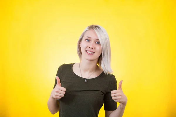 Entusiasta Motivato Attraente Giovane Donna Con Gli Occhi Blu Dando — Foto Stock