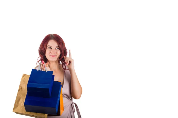 Ruiva Shopaholic Mulher Tentando Chamar Sua Atenção Apontando Dedo Para — Fotografia de Stock
