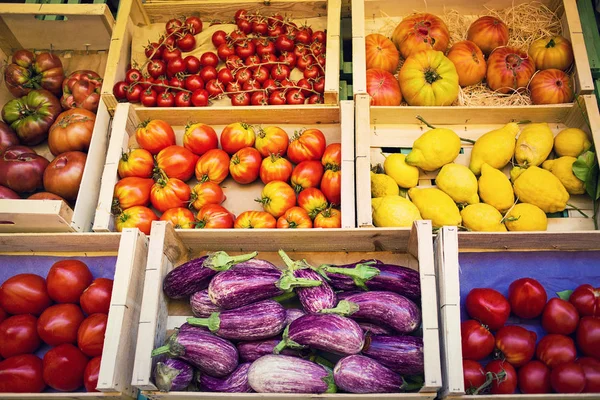 Fresh Organic Fruits Vegetables Old Farmer Market Vintage Wood Shelf — Stock Photo, Image