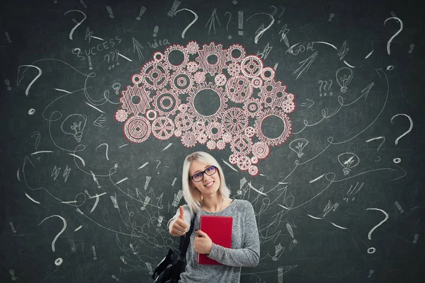 Eine Junge Studentin Mit Brille Hält Einen Bücherdaumen Vor Eine — Stockfoto