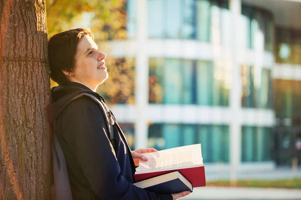 Stile Vita All Aperto Ritratto Una Giovane Studentessa Che Tiene — Foto Stock