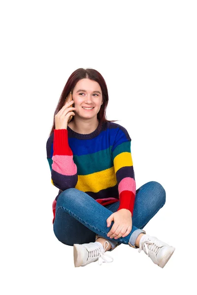Fiatal Padlón Miközben Telefon Beszélgetés Hétköznapi Lány Kommunikációs Koncepciót Teljes — Stock Fotó
