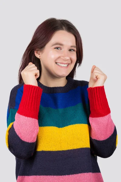 Alegre Animado Jovem Estudante Mulher Olhando Para Câmera Sorrindo Feliz — Fotografia de Stock