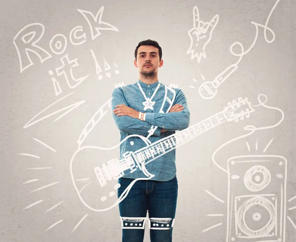 Braços Jovem Confiante Cruzados Imaginá Como Músico Com Uma Guitarra — Fotografia de Stock