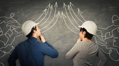 Erkek ve kadın mühendisler düşünceler birleştirmek birlikte karışıklık ve düz kadar gidiş okları dönüştürün. Bilgi işlem, fikir Satım, ortaklık ekip çalışması işbirliği kavramı. Mektup birleştirme için ortak hedef.