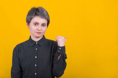 parmakla gösterilen