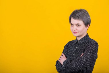 eller çarpı işareti işkadını tutar