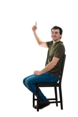 parmak kadar gösterilen oturan adam