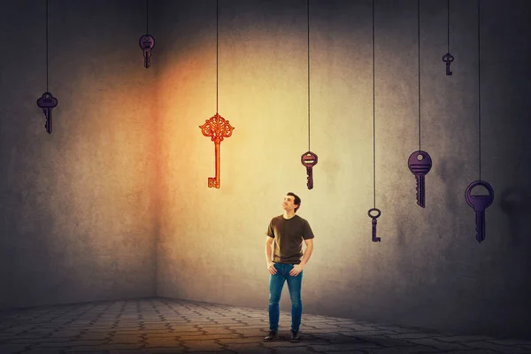 Guy looking up finding the magic key to success — Stock Photo, Image