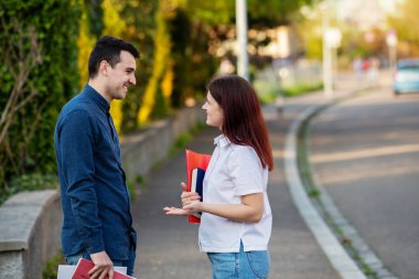 Öğrenci iyi vakit geçiriyor 