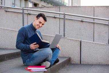 Mutlu öğrenciler öğrenme