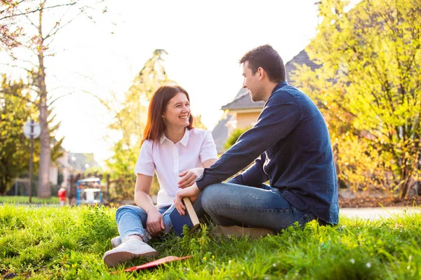 Students enjoying learning together — Stock Photo, Image