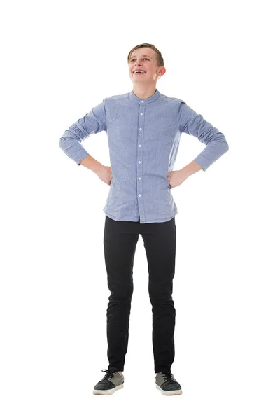 Full längd porträtt modig tonåring pojke poserar händer på höfter visar — Stockfoto