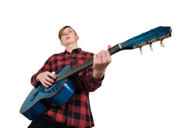 Bonito adolescente tocando na guitarra acústica isolada ove — Fotografia de Stock