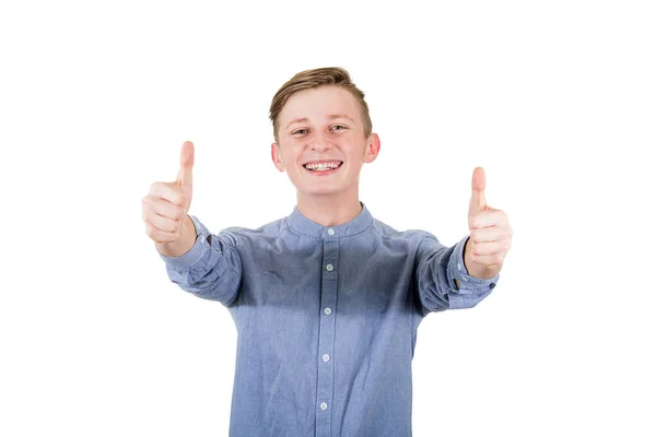 Alegre chico adolescente mostrando doble pulgar hacia arriba, gesto positivo —  Fotos de Stock