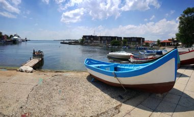 Eski kasaba Nessebar bağlantı noktasındaki balıkçı teknesi