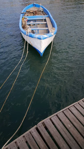 Fischerboot Die Seebrücke Gebunden — Stockfoto