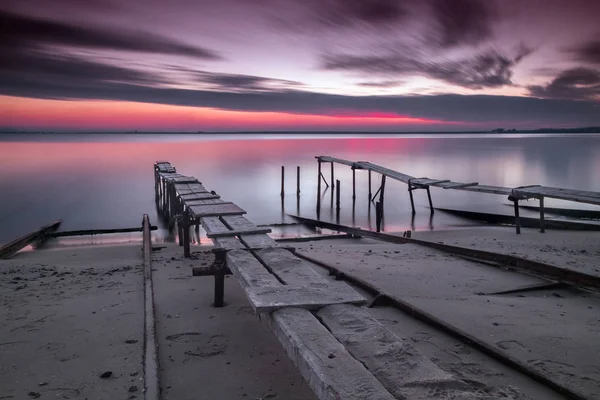 Bellissimo Tramonto Sui Moli Legno Sulla Spiaggia — Foto Stock