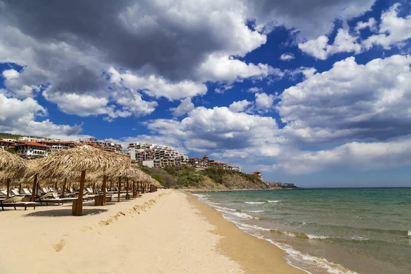 Strand Met Parasols Aan Bulgaarse Zwarte Zee Kust — Stockfoto