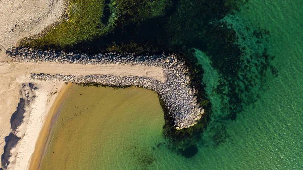 Översta Flygfoto Från Drone Sten Havets Kust Och Gamla Pir — Stockfoto