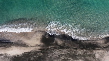 Bulgar Karadeniz kıyısında plaj havadan havadan görünümü