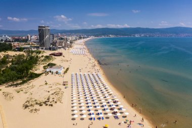 Deniz beldesi Sunny Beach plajına havadan görünüm, Bulgaristan