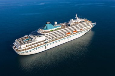 İnsansız hava aracının denizdeki yolcu gemisine görüntüsü