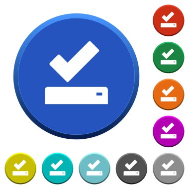 Yuvarlak renkli eğimli düğmeler düzgün yüzeyler ve düz beyaz simgeler ile başarıyla kaydedildi