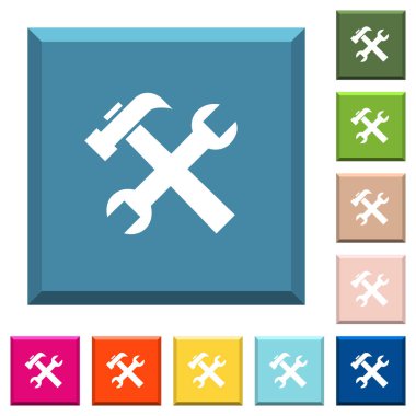 Anahtarı ve modaya uygun çeşitli renklerde ucu keskin kare düğmeleri beyaz simgeler çekiç