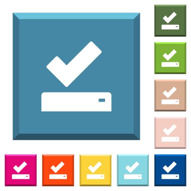 Başarıyla modaya uygun çeşitli renklerde ucu keskin kare düğmeleri beyaz simgeler kaydedildi