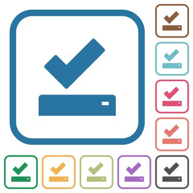 Kare kare beyaz arka plan üzerinde renkli başarıyla kaydedilmiş basit simgeler yuvarlak
