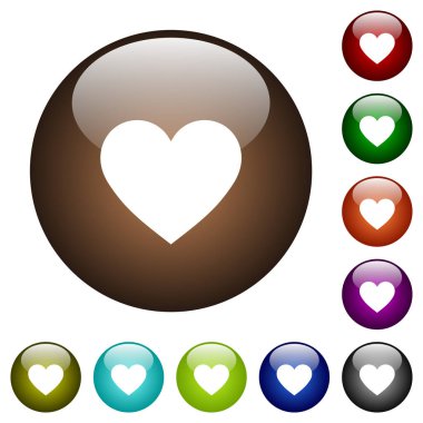 Yuvarlak cam düğmelerde farklı renklerde kalp kartı simgeleri