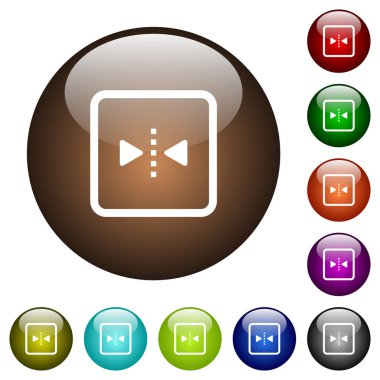 Yuvarlak cam düğmelerdeki dikey eksen beyaz simgeleri farklı renklerde yansıt