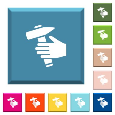 Kenarlı kare düğmelerdeki el beyaz simgeleri çeşitli moda renklerde çekiç