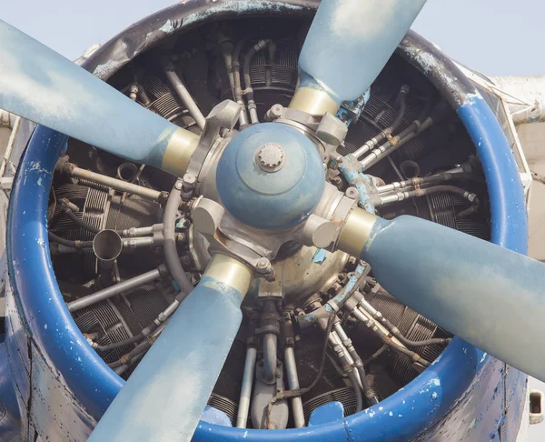 Detail Eines Alten Flugzeugmotors Mit Propeller — Stockfoto