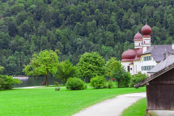 Εκκλησία Αγίου Βαρθολομαίου Στη Βαυαρία Γερμανία Θέα Από Konigssee Στη — Φωτογραφία Αρχείου