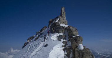 Gran Paradiso tepe İtalya Alpleri'nde 4061m
