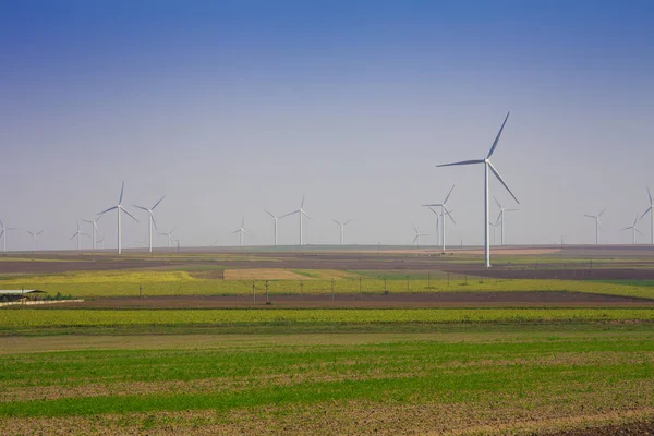 Rüzgar Enerji Romanya Köyü Yeşil Enerji Santrali — Stok fotoğraf
