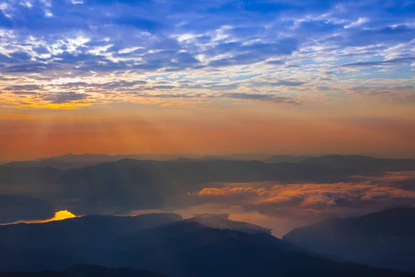 Bellissimo Paesaggio Tramonto Visto Dalla Montagna — Foto Stock