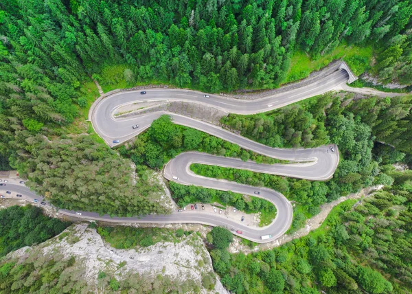 Estrada Curva Com Carros Bela Paisagem Florestal Desfiladeiros Bicaz Roménia — Fotografia de Stock