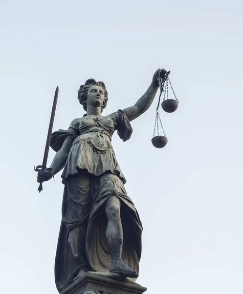 Foto Estátua Lady Justice Frankfurt — Fotografia de Stock