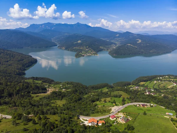 Mountain Spring Lake Izvorul Muntelui Rumania Vista Aérea Desde Dron — Foto de Stock