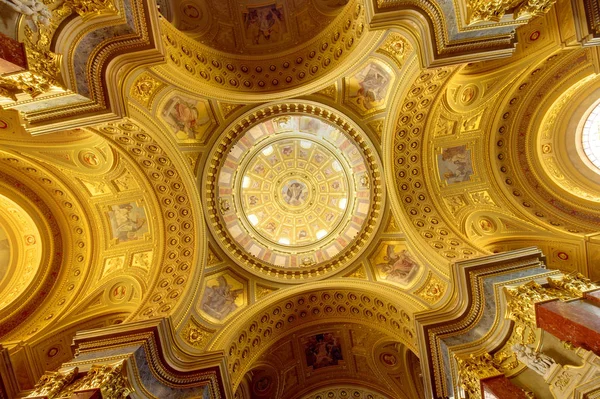 Hungar 布达佩斯圣斯蒂芬大教堂圆顶 — 图库照片