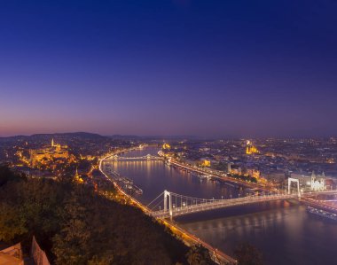Budapeşte cityscape akşam. Macaristan