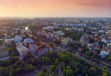 Bükreş cityscape gün batımında. Romanya