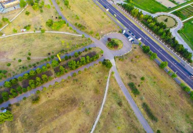 Bükreş şehrinde Izvor Parkı hava görünümünü. Romanya