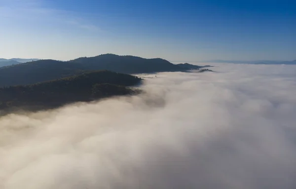 Vista Aerea Della Montagna Sopra Nuvole Romania — Foto Stock