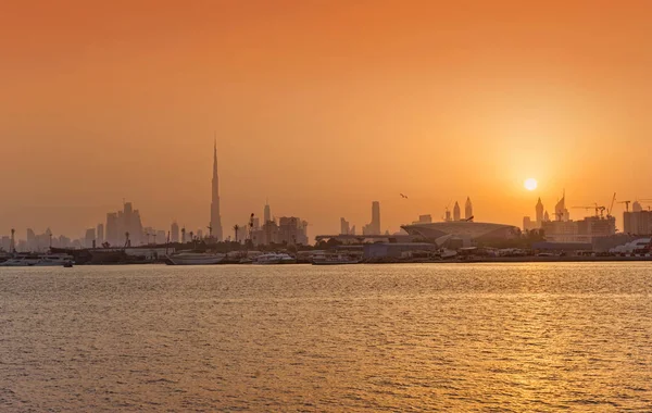 Dubai Şehir Manzaralı Gün Batımı Birleşik Arap Emirlikleri — Stok fotoğraf