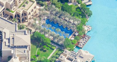 Dubai, Birleşik Arap Emirlikleri - 28 Eylül 2018: modern gayrimenkul Dubai şehirde ev sahipliği yapmaktadır. Havadan görünümü